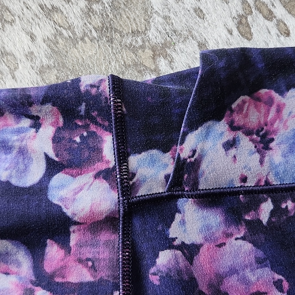Athleta Salutation Stash Pocket ll Printed Tight SzM - Picture 4 of 8